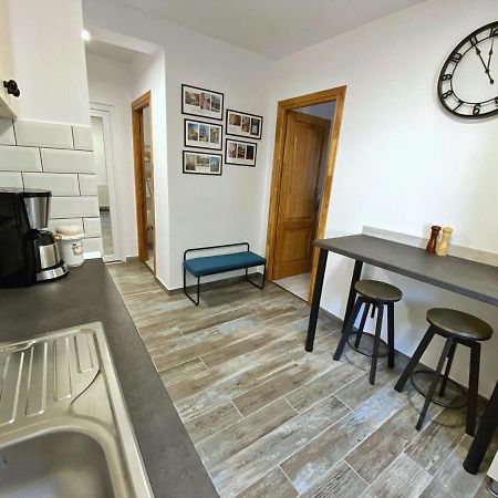 Highland Home - Cozy Apartments Near City Center Oradea Buitenkant foto