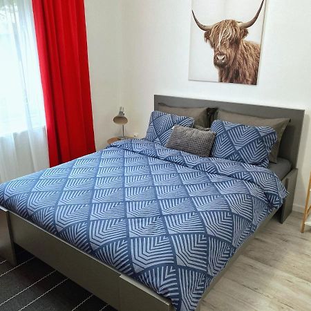 Highland Home - Cozy Apartments Near City Center Oradea Buitenkant foto