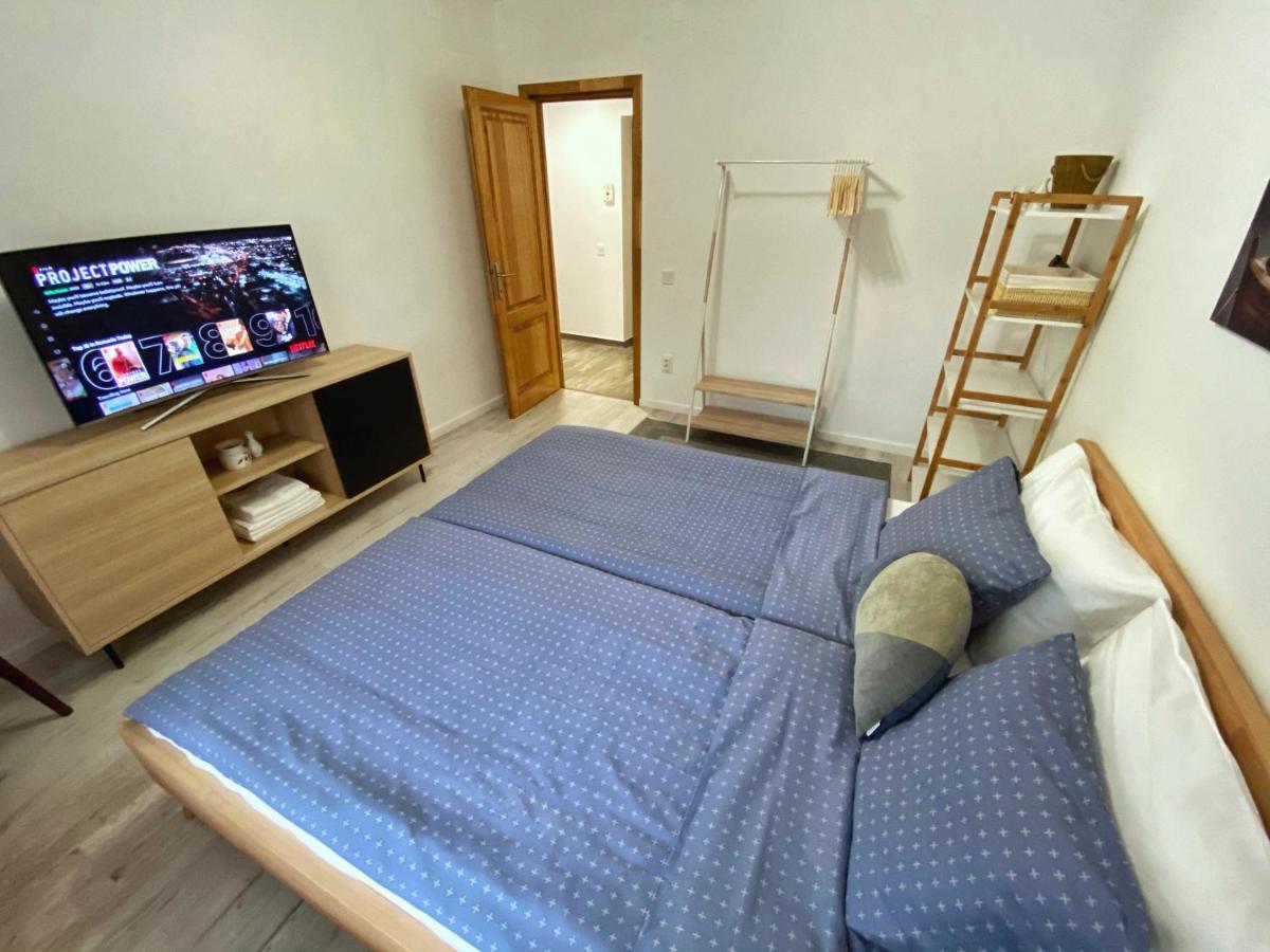 Highland Home - Cozy Apartments Near City Center Oradea Buitenkant foto