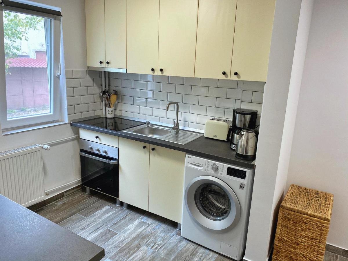 Highland Home - Cozy Apartments Near City Center Oradea Buitenkant foto