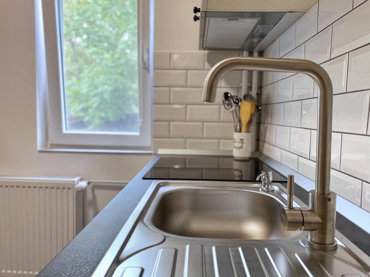 Highland Home - Cozy Apartments Near City Center Oradea Buitenkant foto